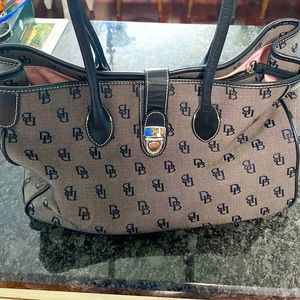 Dooney & Bourke large bag/purse